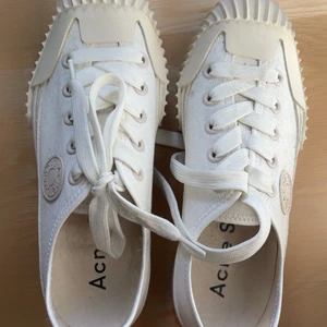 Acne studios sneakers - Bought for 1800kr. Never worn ( see bottom of shoes) . Notice: a bit dusty because of storage, can be easily cleaned up.  Fit: 36-36.5 