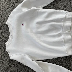 Champion sweatshirt - Snygg champion sweatshirt, köpt här på plick men har tyvärr inte kommit till mycket användning💕💕