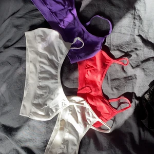 Topp - Säljer mina toppar som är aldrig använda. Säljer dom of att jag inte har någon användning av dom! Ett par(2 st) köptes för 79kr. Köp en topp för 40kr, köp två för 65kr köp allt för 125kr💗Kontakta mig för fler frågor! Köparen står för frakt! 💘