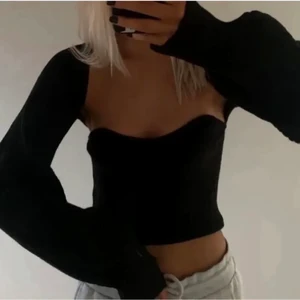 Stickat set - Säljer detta underbara stickade set som aldrig har använts💓 (lånad första bild)