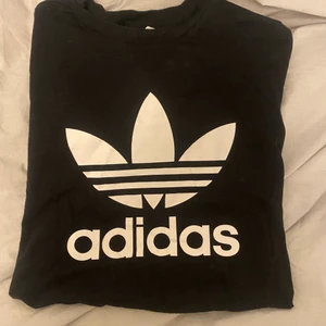 Adidas tshirt - Storlek xs. Använd 1 gång.