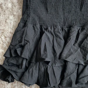 Svart volangkjol💝 - Säljer denna superfina volangkjol! Endast testad. Storlek XS. Lite för kort för mig som är cirka 160 💝