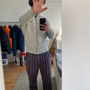 Ralph lauren zip hoddie storlek S - Har växt ur min hoddie, den Passar S och är väldigt sparsamt använd. Köpt i deras egna butik i new york. 