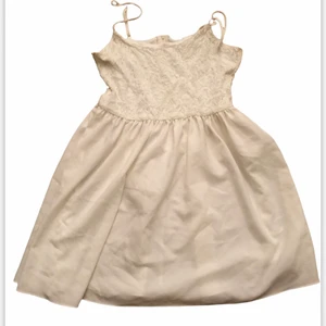 Sommarklänning -  Hör av er vid frågor! Pris kan diskuteras.