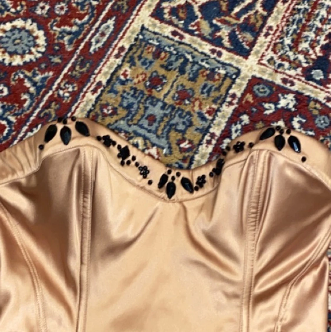 korsettopp med svart strass - 90