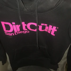 Dirtcütt hoodie - I storlek xs passar S också