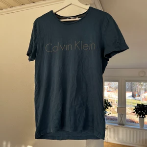 Ck tröja  - Ck tröja från herr avdelning, i nyskick 💗 frakt tillkommer på 26-51kr