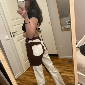 Raka jeans  - Tycker att dom sitter lite för stort på mig är storlek S och 169cm lång köparen står för frakten❤️ har inte använt byxorna.