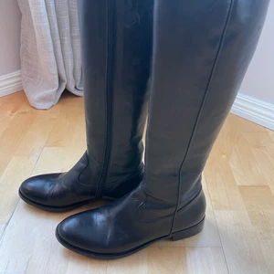 Stövlar ,100% läder,billi bi  - Överdel :100 %läder.  Foder:100%läder ytersula :100%gummi