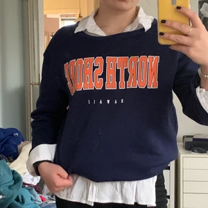 Collegetröja - Collegetröja. Vet inte var den är ifrån, lappen lyckades min hund äta upp. KÖPAREN STÅR FÖR FRAKTEN