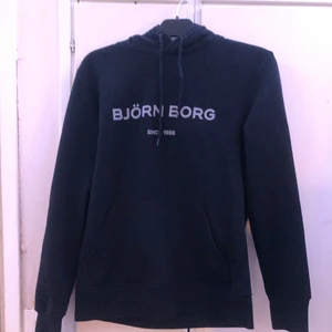 Björn Borg hoodie  - Svart Björn Borg hoodie som är super skön och varm 🥰