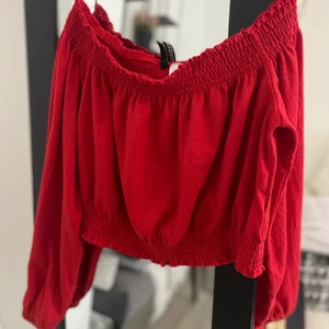 Röd topp  - Röd of shoulder topp 