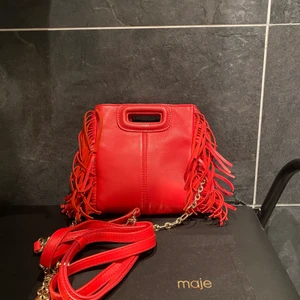 Maje väska - Säljer min fina röda majeväska i bra skick! 