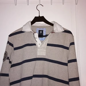 Randig tröja - En oanvänd tröja i gott skick. Köpt på secondhand innan. Om du är intresserad av något mer om tröjan skriv privat 