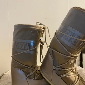 Moon boot - Moon boot säljer pga ingen användning utav dom.