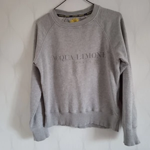 Aqua Limone tröja  - Nyskick/använd ngn gång. Storlek Small. 50:- plus frakt 45:- 