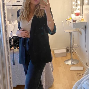 Jeans från nakd - Endast använda en gång, så som nya. Storlek 38. Nypris 600kr. Är 167 lång, passar bra på mig