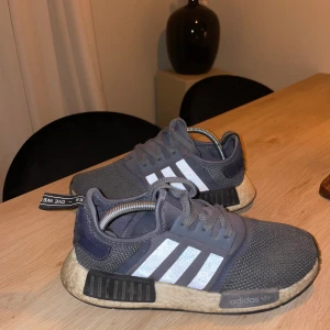 Adidas NMD - Använt skick men fina och blir nog jättefina med en enklare tvätt!