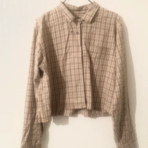 Abercrombie & fitch  - Always get compliments when I wear this. Good quality. Just a small hole on the front but can easily be fixed. Selling it this price cause it’s a a favorite. Size: It says L but feels like a M