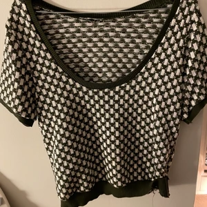 Stickad topp - Stickad topp från zara, verkligen super fin! Storlek M