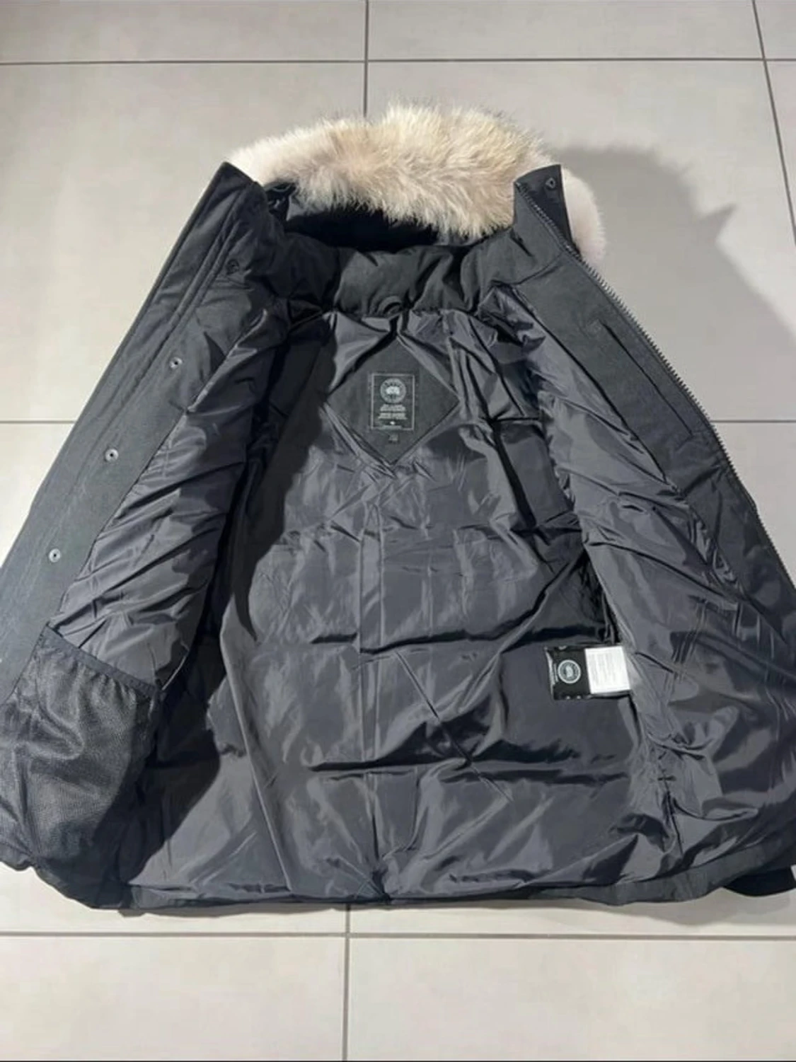 Svart Canada goose med svart badge - 4