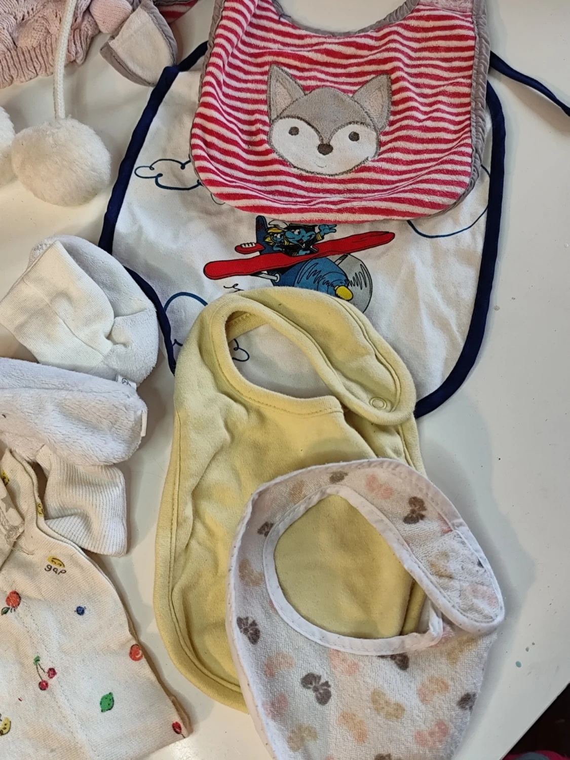 Mix av babyaccessoarer och haklappar - 1