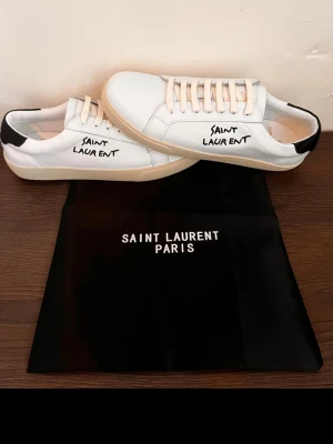 Saint Laurent skor, Kvitto finns! - Saint Laurent| Skick 10/10 | OG grejer följer med | Kvitto finns | Bara att höra av sig vid funderingar!