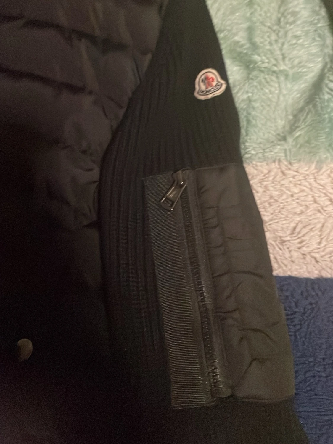 Svart dunjacka från Moncler med huva - 1