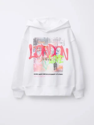 SÖKER! Vit hoodie med London-grafik - SÖKER DENNA HOODIE FRÅN ZARA I XXS - XS HÖR GÄRNA VA ER OM NI HAR EN! 🙏💗