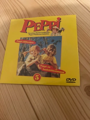 Peppi pitkätossu 5 dvd - Peppi pitkätossu dvd sarjan 5 osa. Testattu toimivaksi. Ikäraja k3. Kielet: ruotsi, tanska. Tekstitys: suomi, norja, tanska, ruotsi. Eläintalous MMM, lisätietoja saa kysymällä Katsothan myös muut ilmoitukseni Tarjoa 