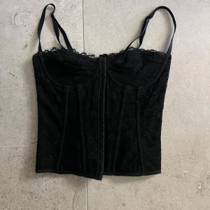 Korsett topp - Aldrig använd! Perfekt för fest eller andra finare tillfällen💘