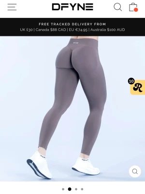 Bruna leggings från DFYNE - Supersnygga bruna leggings från DFYNE med lägre midja och tight passform. Säljer dem då M är för stort för mig och behöver köpa dem i en mindre storlek. Dem är endast använda en gång så dem är helt som nya. Dem är som sagt var i storlek M💕💕