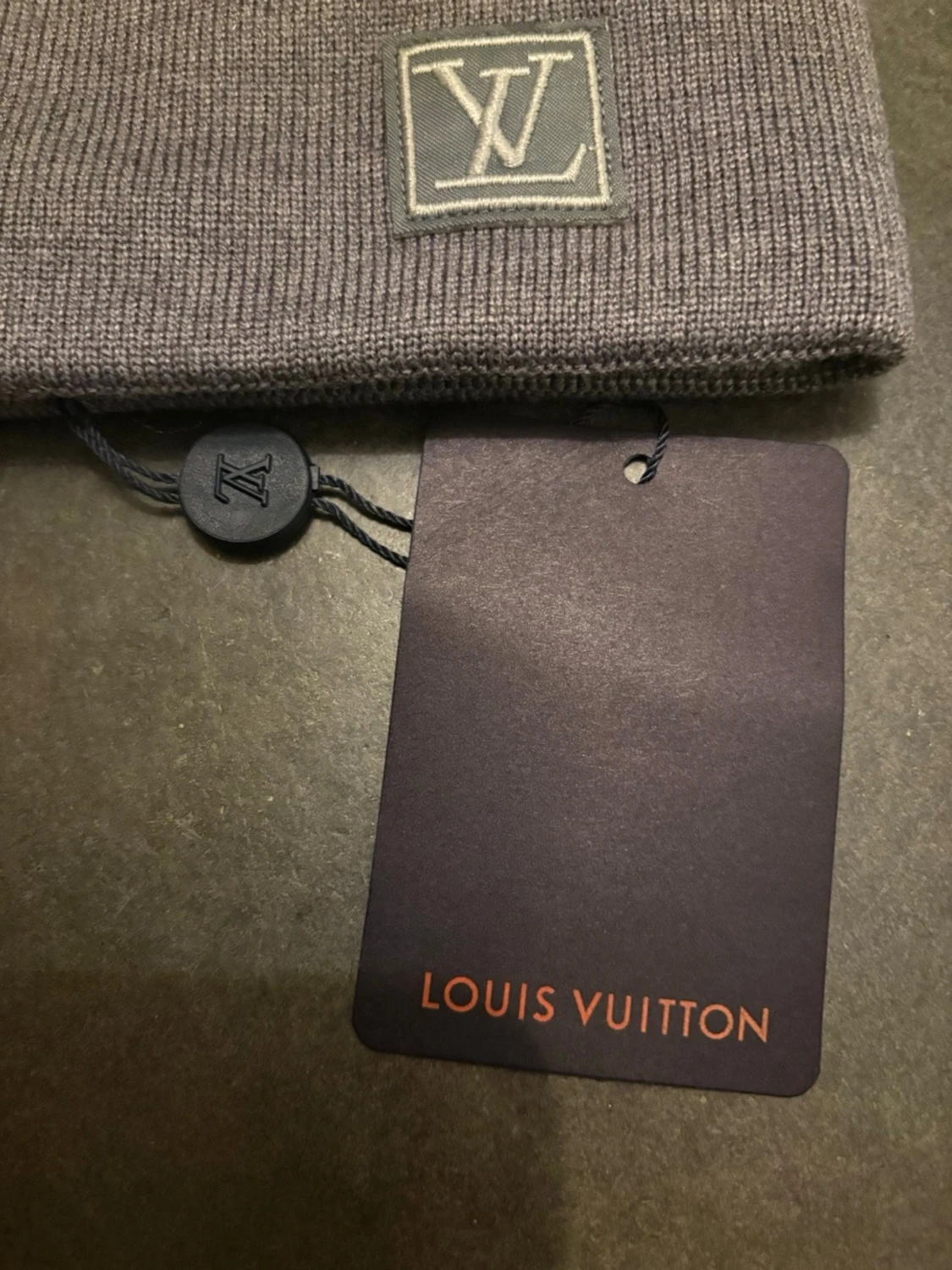 Grå exklusiv mössa med rutmönster - 2