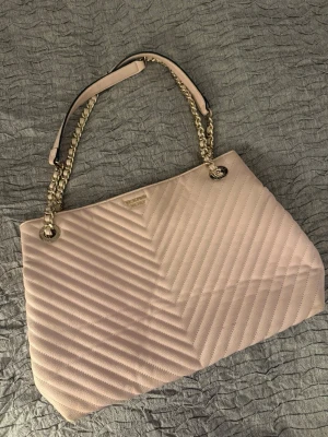 Väska  - Superfin rosa väska