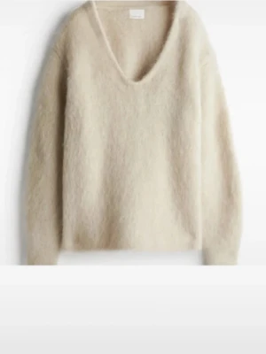 Stickad tröja i mohair  - Säljer stickad tröja i mohair 🤍 köpt för 1300