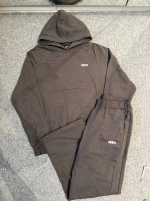6pm Brown tracksuit - True to size, size M. Very good fit and perfect condition