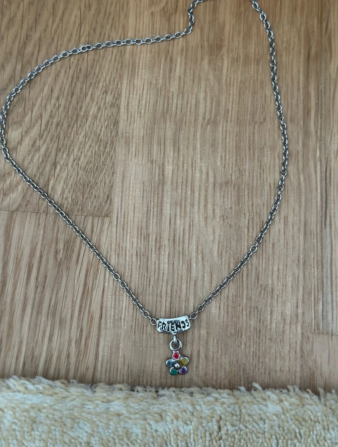 Halsband friends helt nytt 