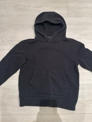 Sailracing hoddie - Svart sailracing hoddie med en ficka. Orginal ( äkta )