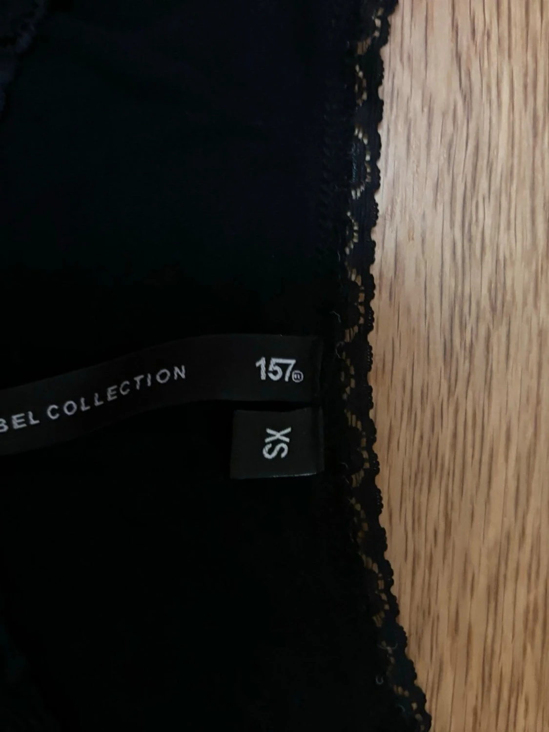 Svart långärmad topp med spetskant - 1