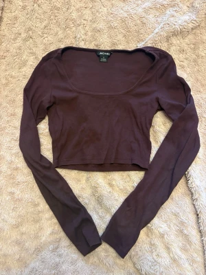 Tröja - Kort magtröja från monki! Aldrig använd