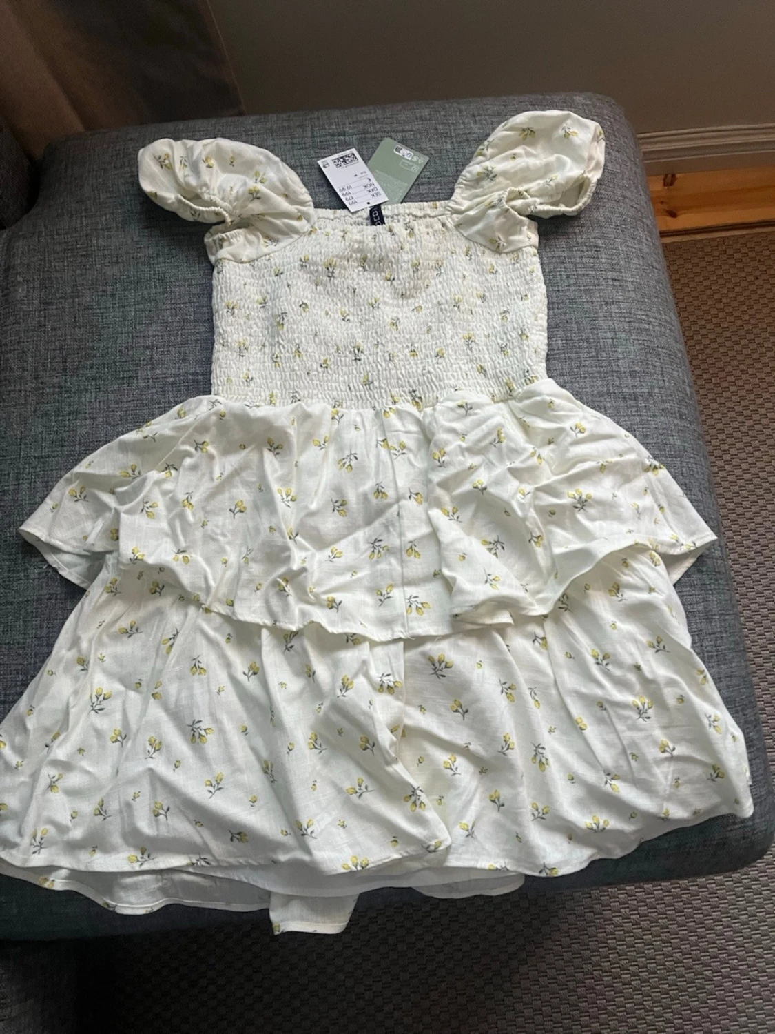 Vit blommig kortklänning H&M - 1