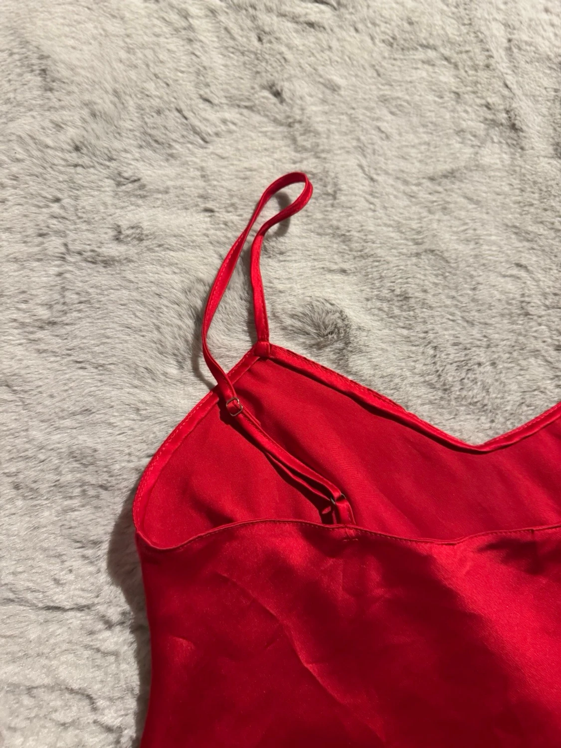 Rött set i satin med spetsdetaljer från Hunkemöller  - 3