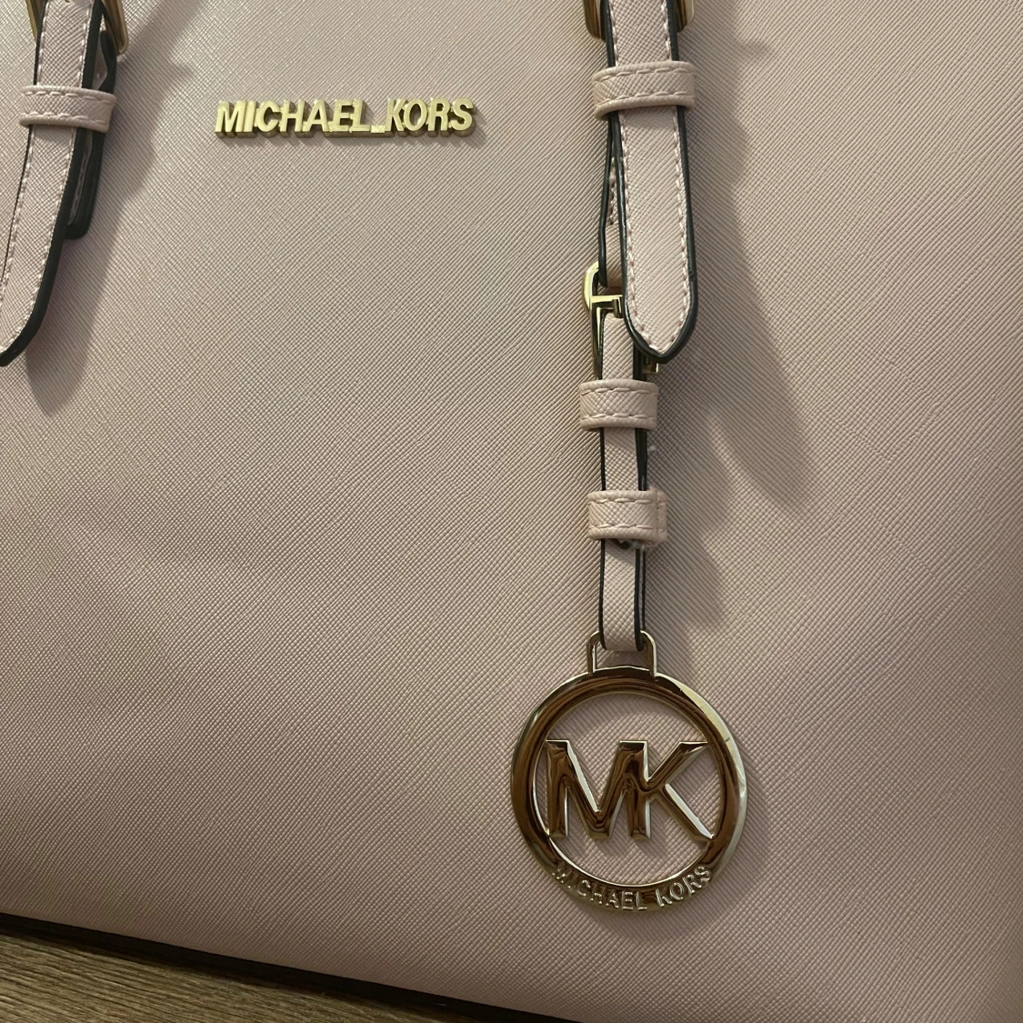 Rosa handväska från Michael Kors (FRI FRAKT TILL 5/1)‼️ - 4
