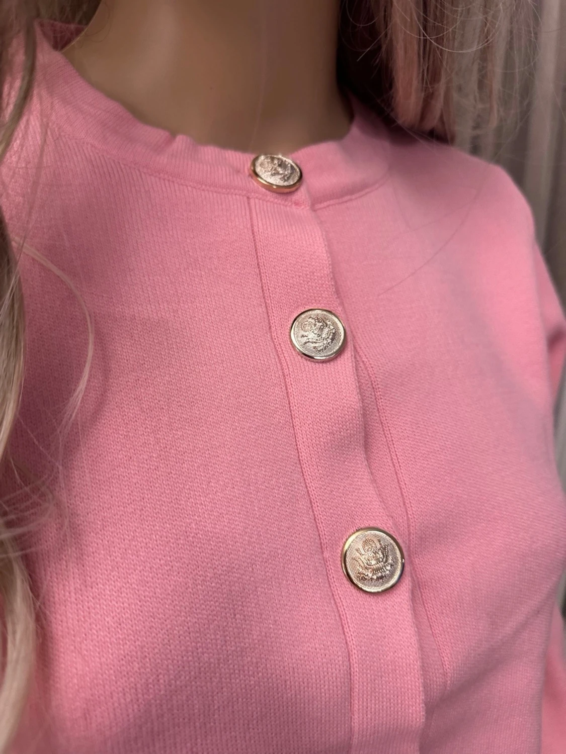 Rosa croppad kofta med guldknappar - 2