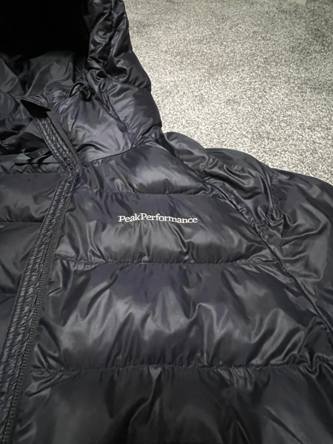 Svart Peak Performance dunjacka - 4