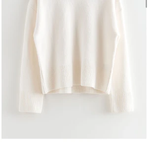 Vit stickad tröja  - Stickad tröja från other stories.nypris 550kr passar mig som har xxs-s