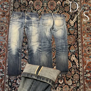 Vintage Apc Selvedge jeans - Helt sjuka Apc Selvedge jeans! Dessa har fått en otrolig wash genom åren och blivit sjukt feta! Bra skick. Modellen är petit standard. Mått:  Midja:38,5cm Längd:91cm Benöppning: 16cm 