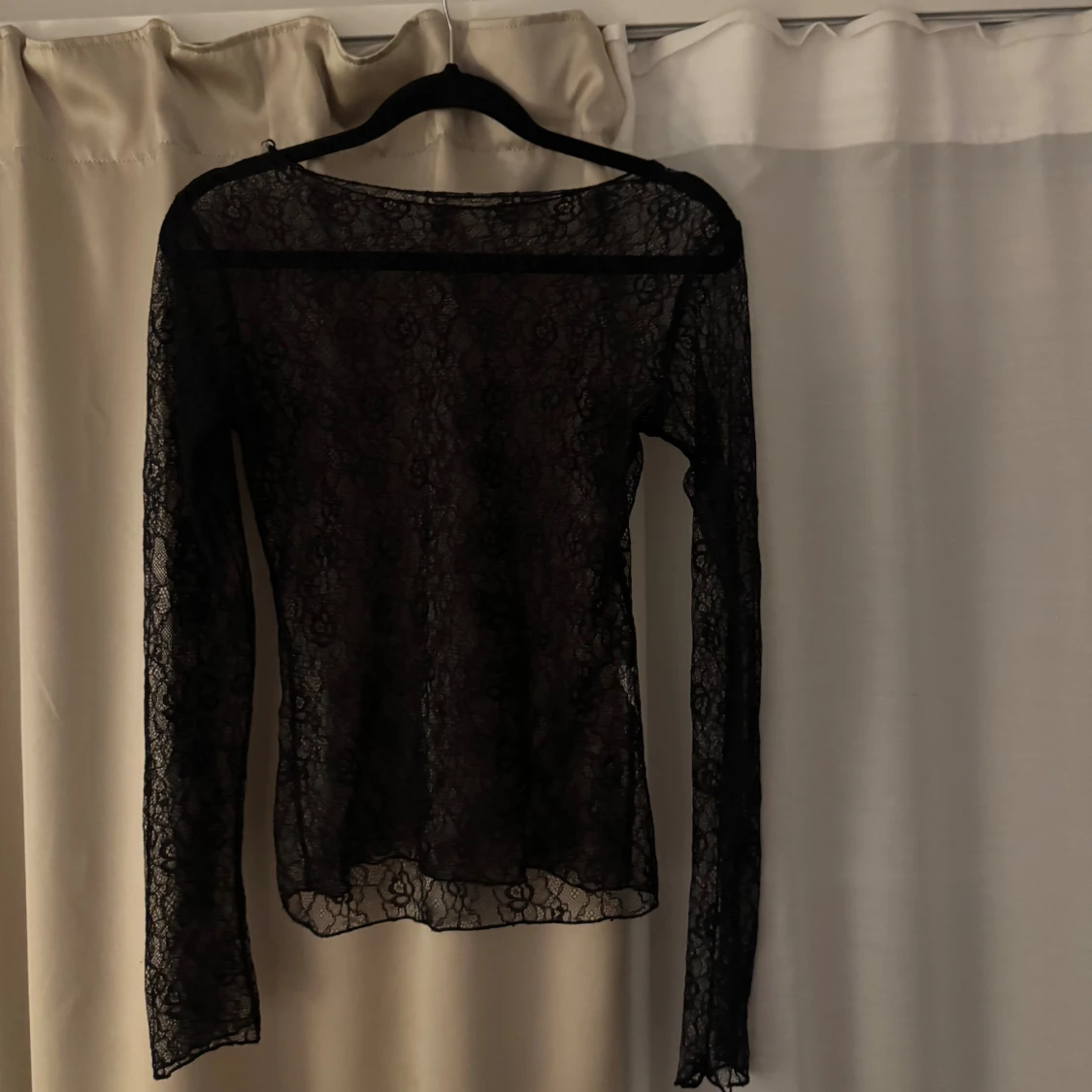 Svart långärmad spetsblus - 1