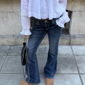 Bootcut jeans - Säljer dessa low-waisted bootcut jeans från gina. Har bara använts 2-3 gånger och är fortfarande i mycket bra skick! 💕