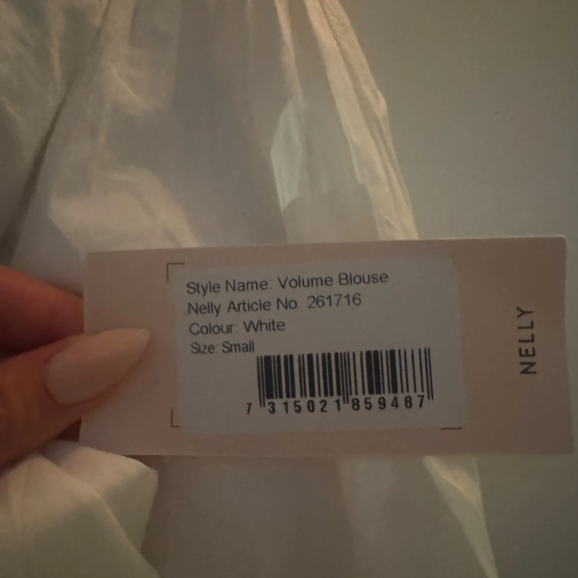 Vit volymblus från Nelly - 2